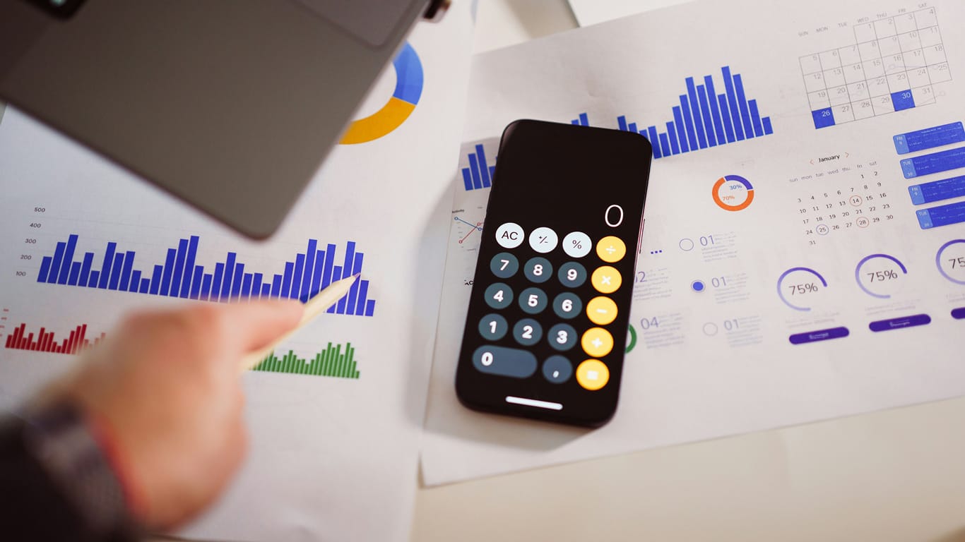 Illustrative image of two budgeting methods side by side.